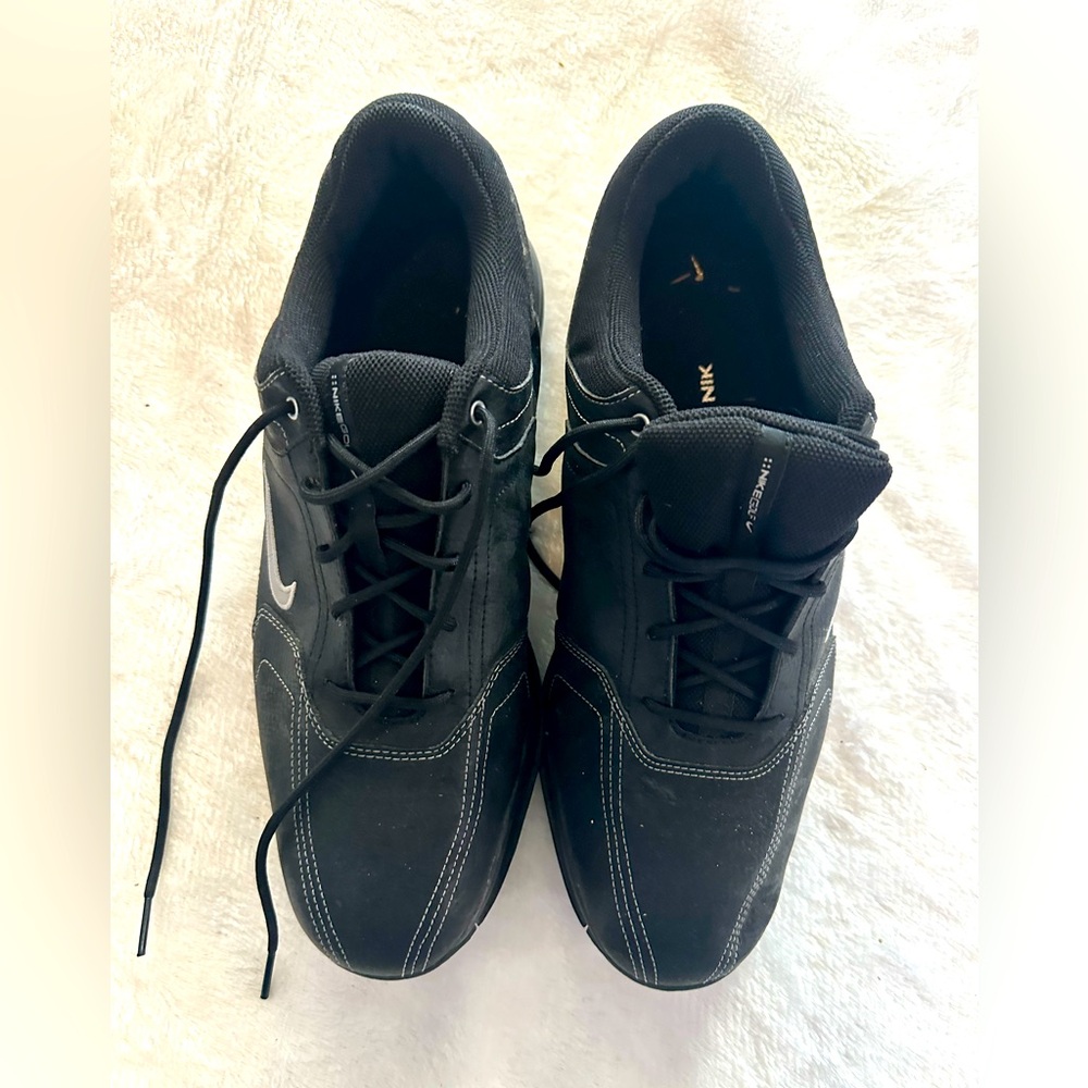 Men’s size 10 Nike Golf cleats